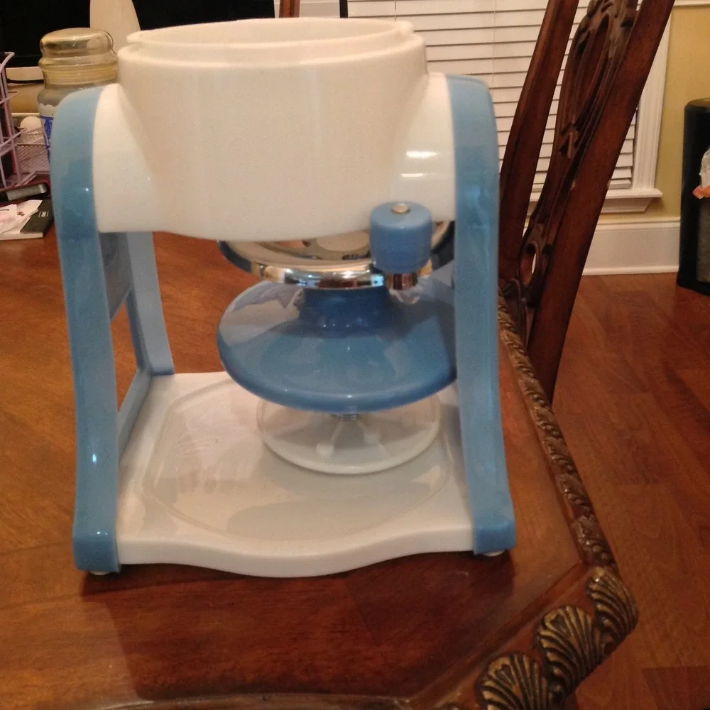 Pampered Chef Ice Shaver Manual Hand Crank White Blue Vintage 1995 Kitchen Tool